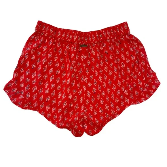 Red patterned Billabong shorts - Picture 2 of 4